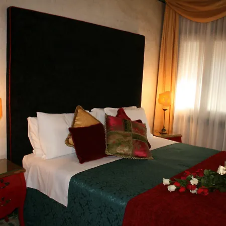 Palazzo Del Giglio 4*