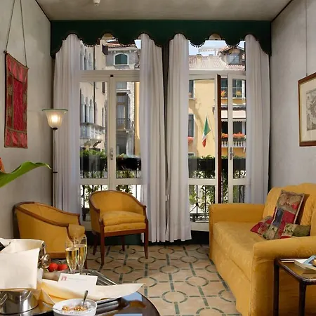 Hotell Palazzo Del Giglio 4*