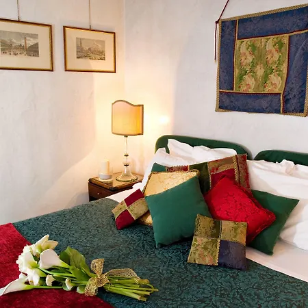 Palazzo Del Giglio 4* Venedig