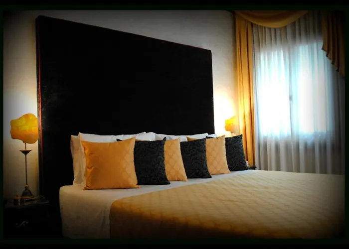 Palazzo Del Giglio 4*